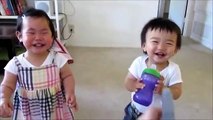 Dois bebês rindo - Muito engraçado by Silas Verdan