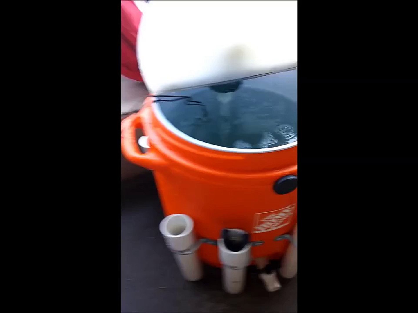 My DIY bait tank and rod holder made from 10 gallon cooler - video