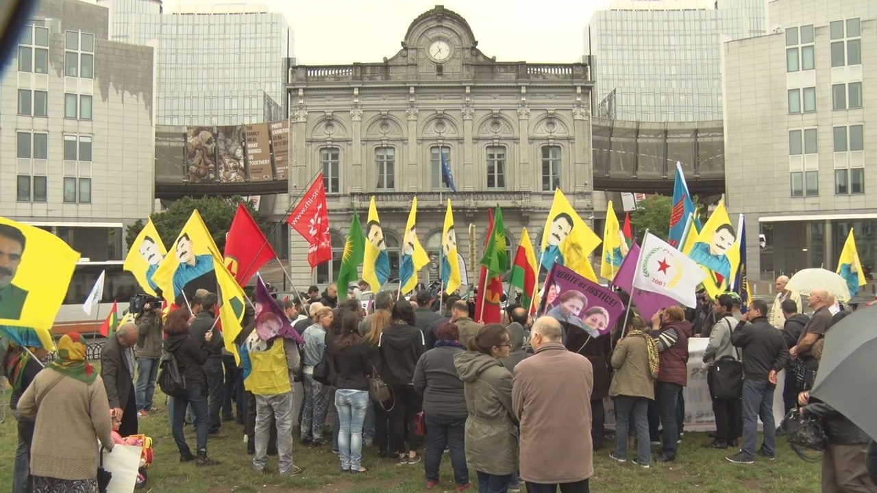 Rassemblement de Kurdes à Bruxelles qui appellent l'UE et l'OTAN à solliciter une solution pacifique avec la Turquie