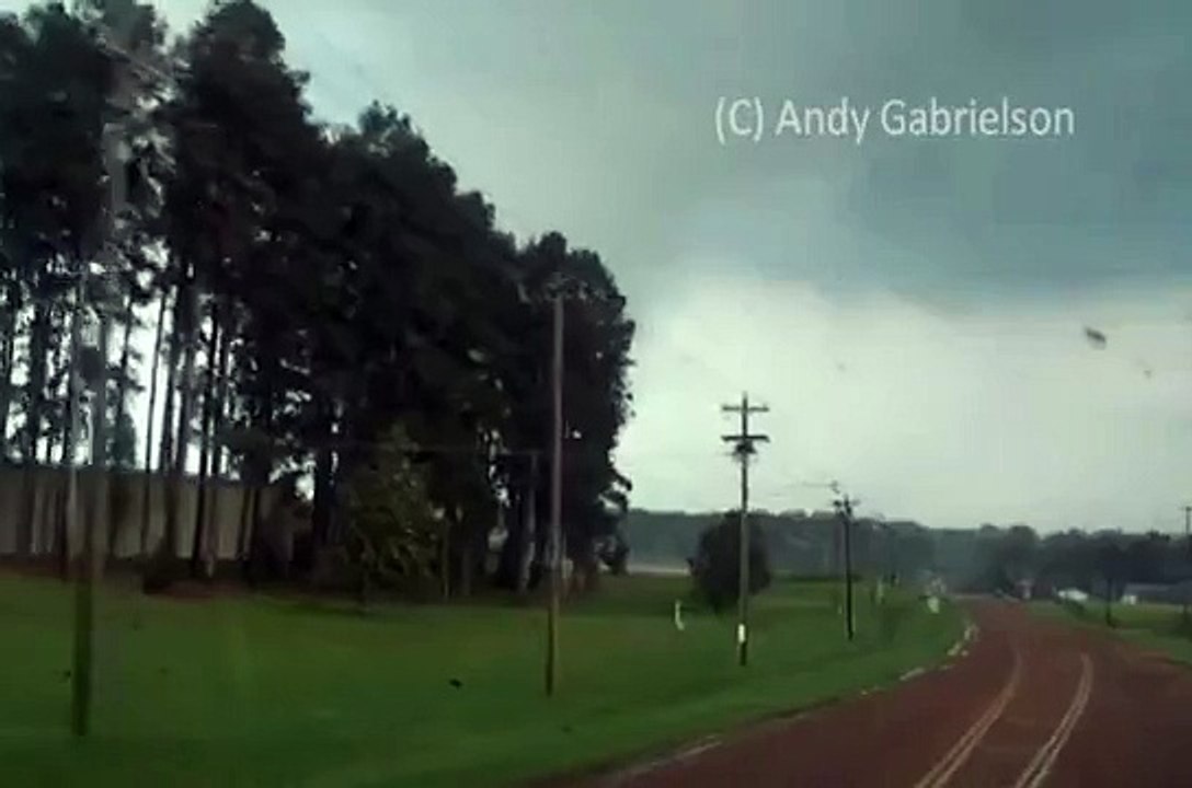 April 27, 2011 Close Range Mississippi Tornado!