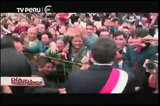 Fiestas Patrias Ollanta Humala se dio baño de popularidad (VIDEO)