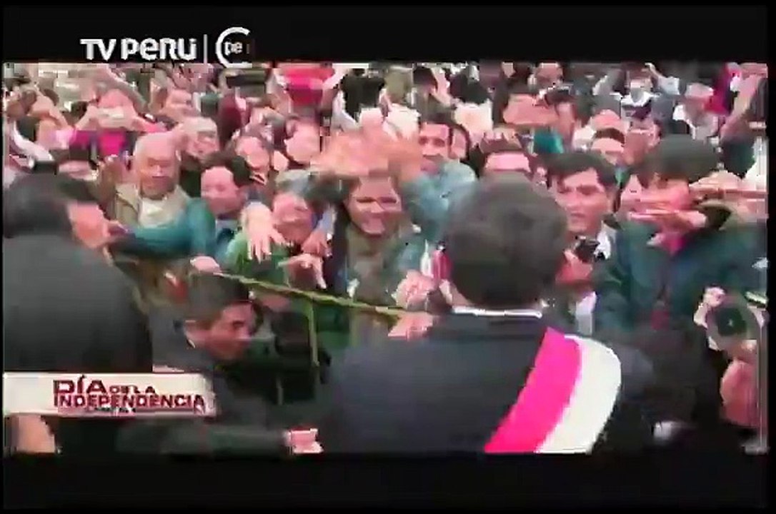 Fiestas Patrias Ollanta Humala se dio baño de popularidad (VIDEO)