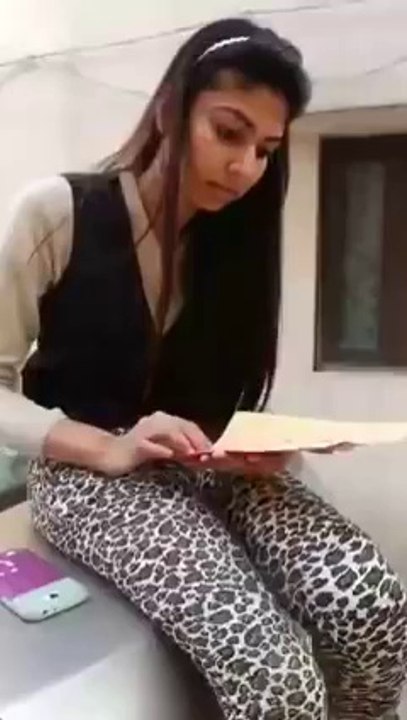 larki ki zuban se galiya suno