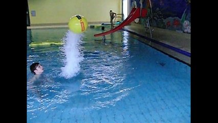 !!! GENIAL !!! Slowmotion im Schwimmbad (slowmotion, schwimmbad)