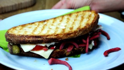 Ayvalık Tostu Nasıl Yapılır  Karışık Tost Tarifi