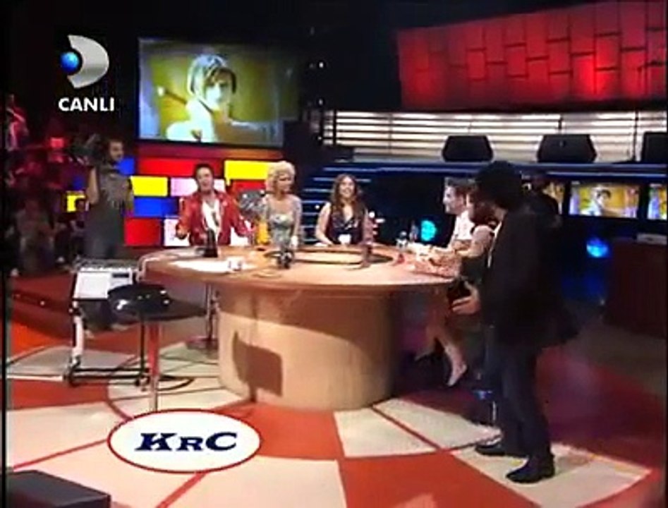 Disko Kralı - Emre Altuğ'un Sıcak Klibi ve Okan Bayülgen