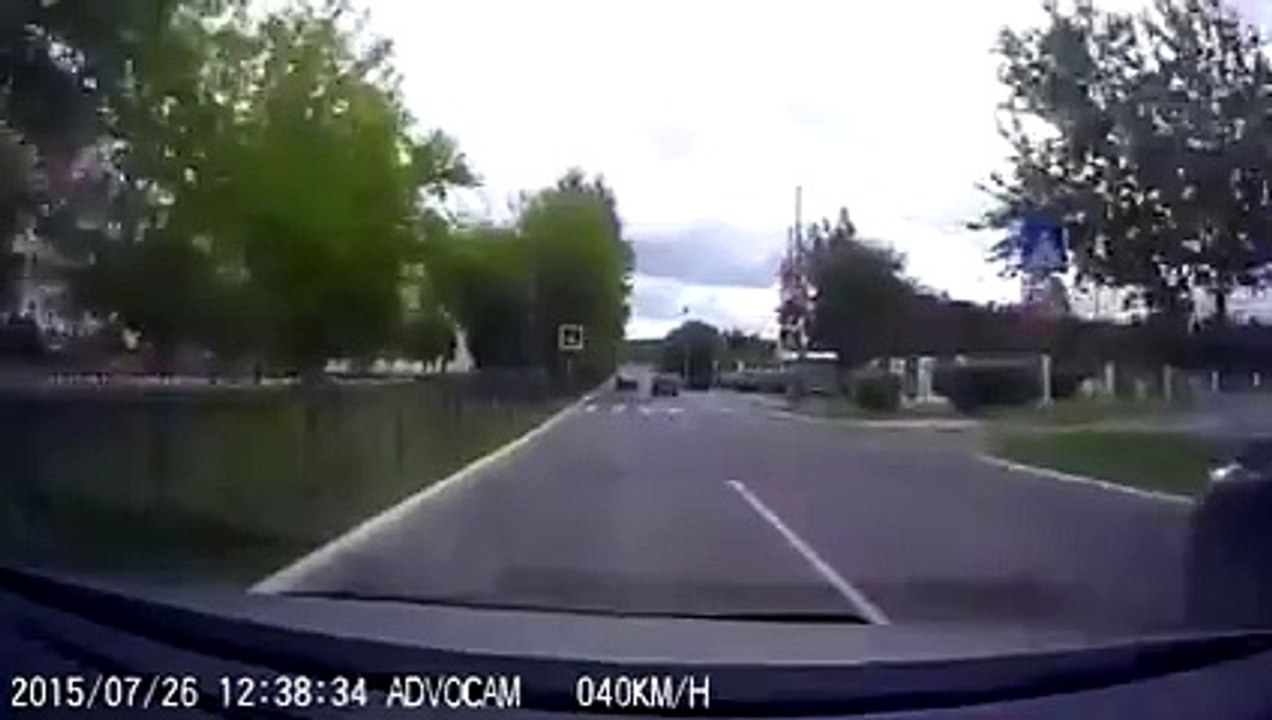 Driver Slams into Baby Stroller when Father Tries Crossing Road!