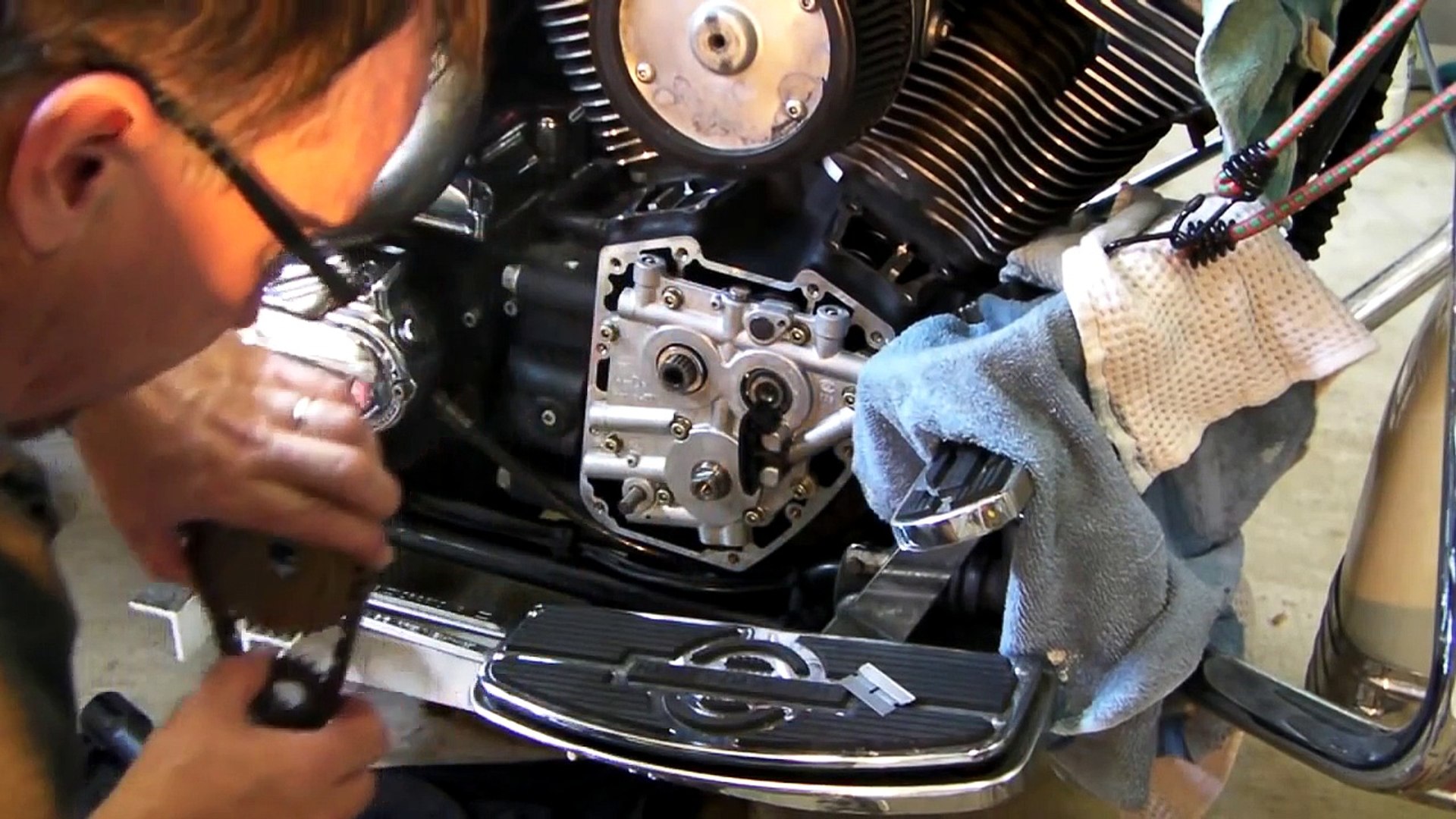 26. Harley cam chain tensioner replacement on a Twin Cam - video Dailymotion