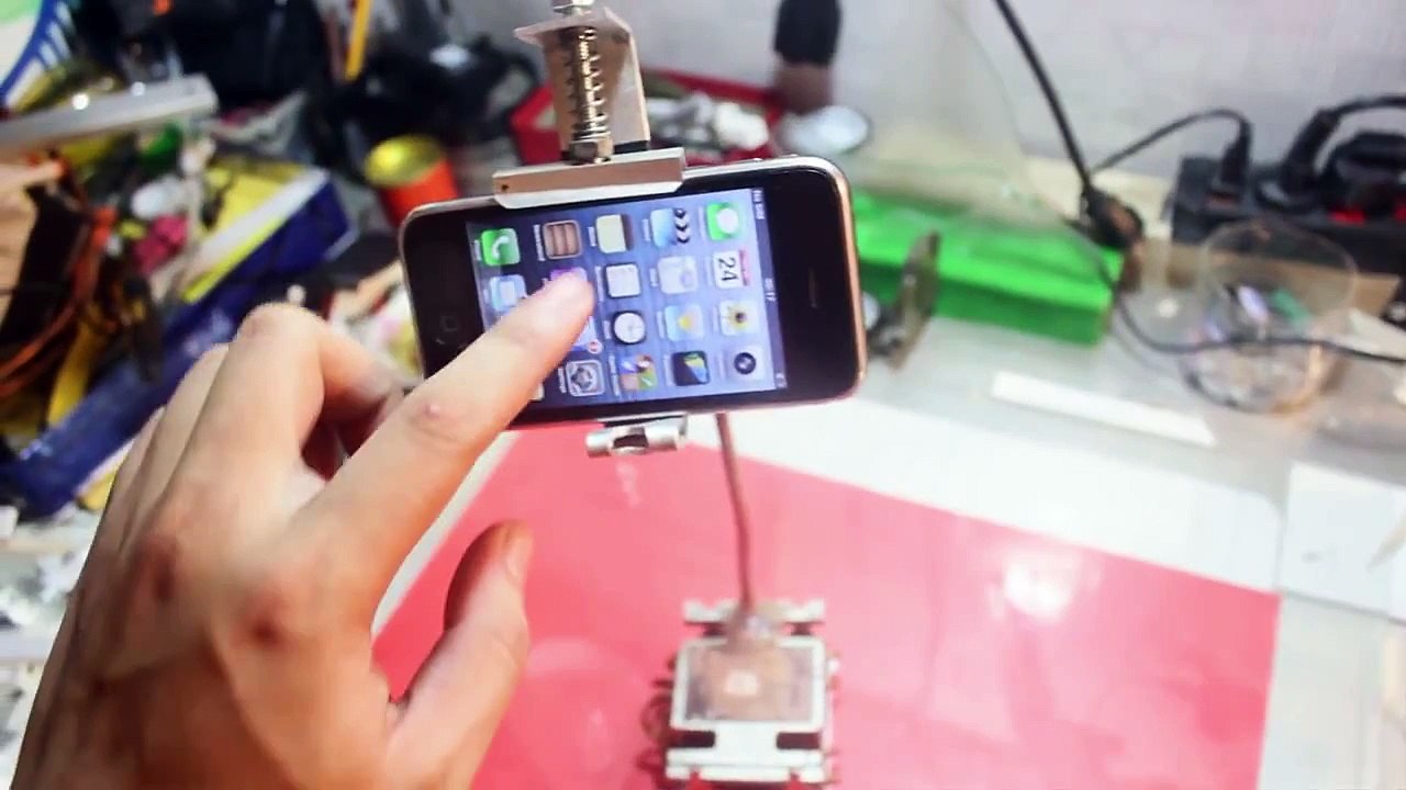 Chế giá đỡ cho điện thoại từ các vật liệu đơn giản
