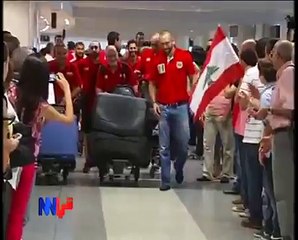 فضيحة - ميشال عون يمسك صدر إحداهن