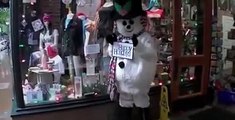 Snowman Prank Scares Customers
