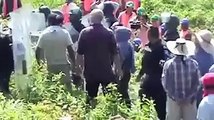 Con policías y maquinaria pesada atacan campamento defensor del territorio en Tepoztlán