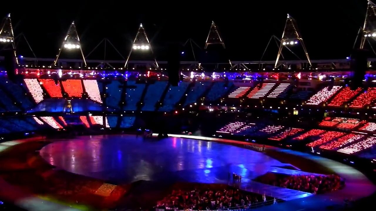The Queen and Daniel Craig jumping out of the Helicopter at Olympic Opening ceremony