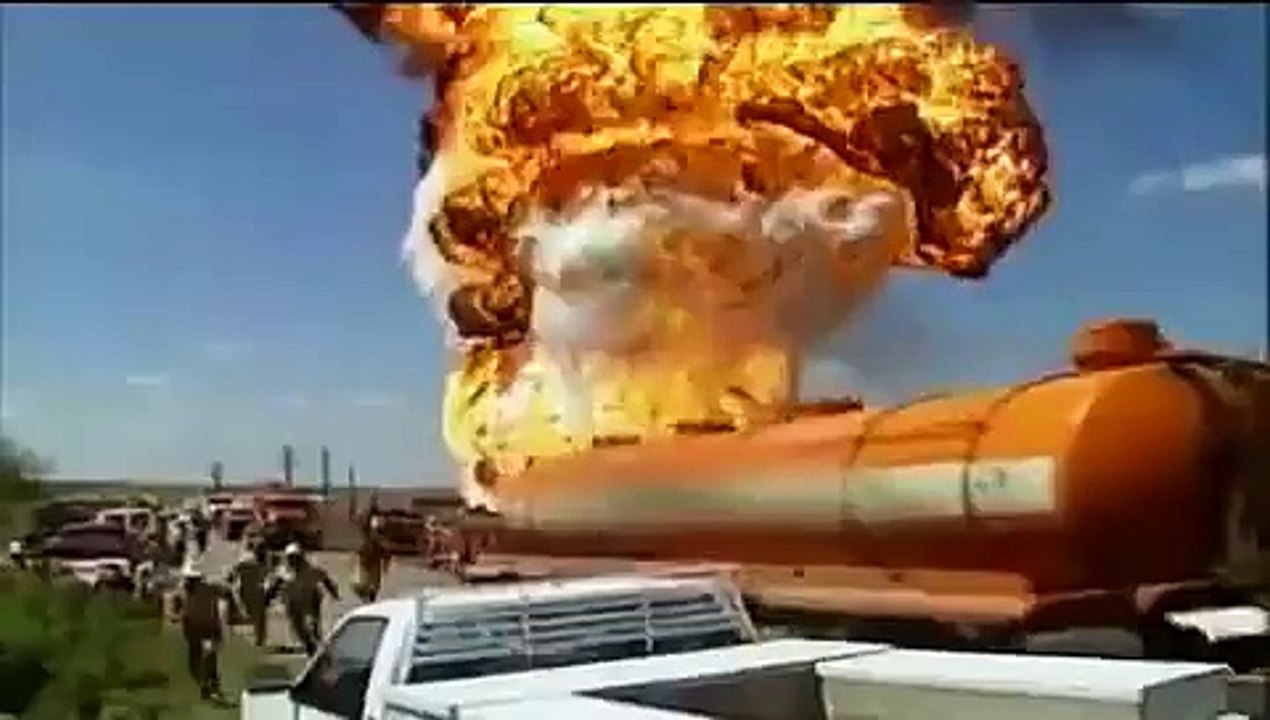 Destroyed in Seconds - Oil Tank Explosion