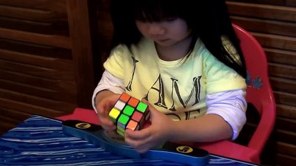 2 years old girl Youngest Rubik's Cube Solver -70 seconds
