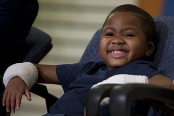 Un Américain de 8 ans reçoit une greffe des deux mains