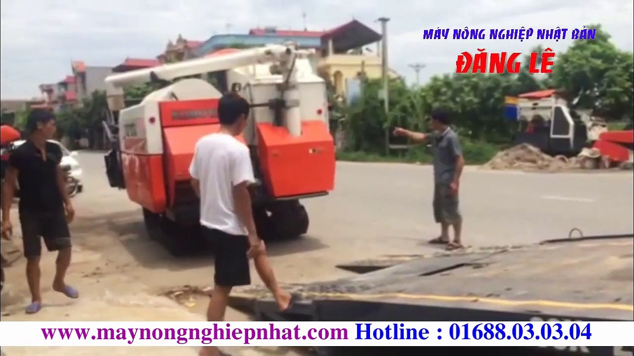 Bán máy gặt đập liên hợp Kubota DC-70G Thái Lan cho khách hàng Nam Định