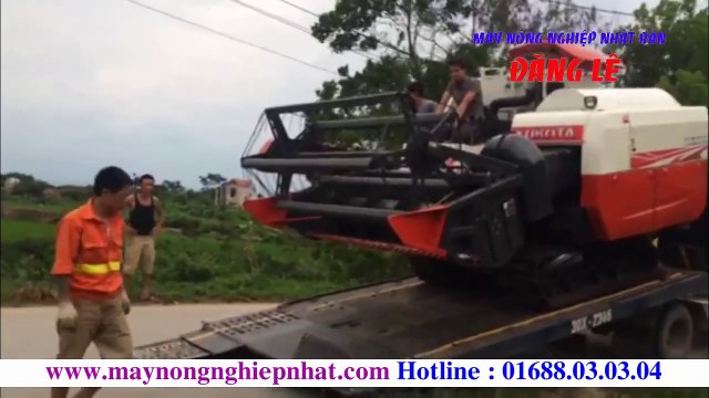 Đăng lê Giao máy gặt lúa liên hợp Kubota DC-70G cho khách hàng tại Hưng Yên