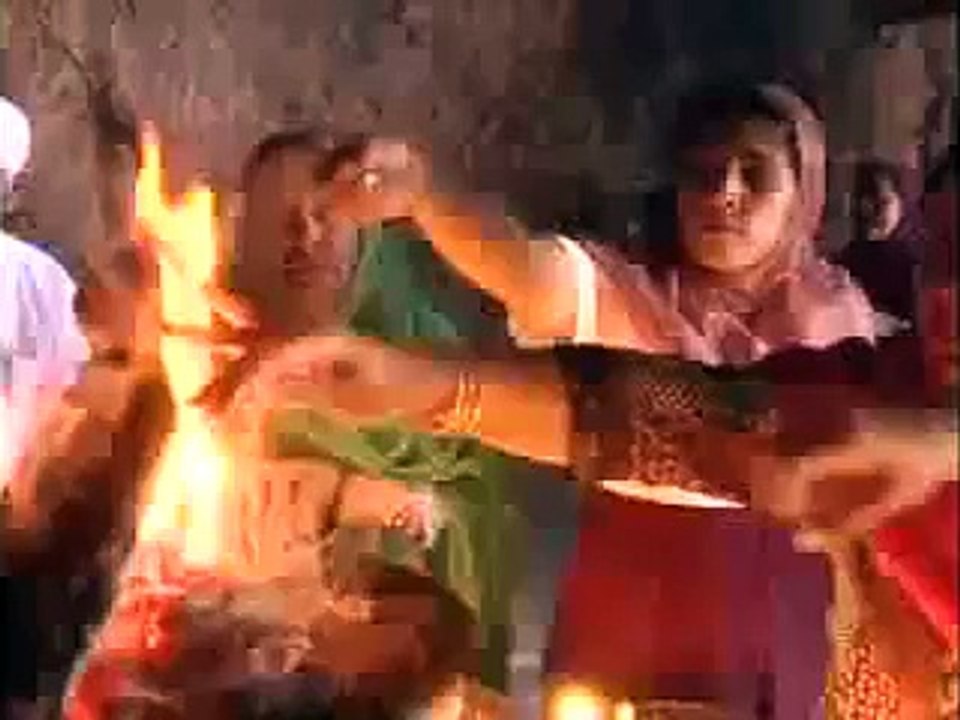 Zoroastrians In Iran (English) - نیایش اهورا زرتشت در ایران