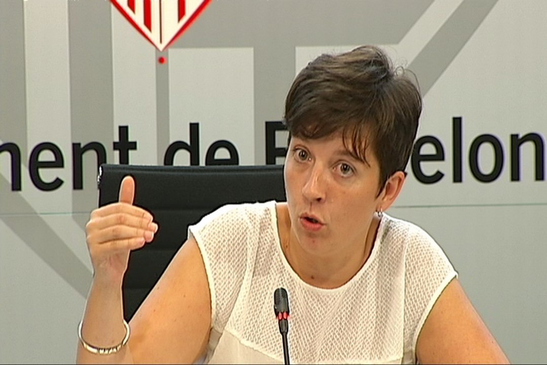 Colau amplía en 2,8 millones las becas comedor