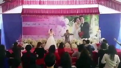 Đám cưới có 1 không 2 - Cô dâu chú rể nhảy zumba cực chất