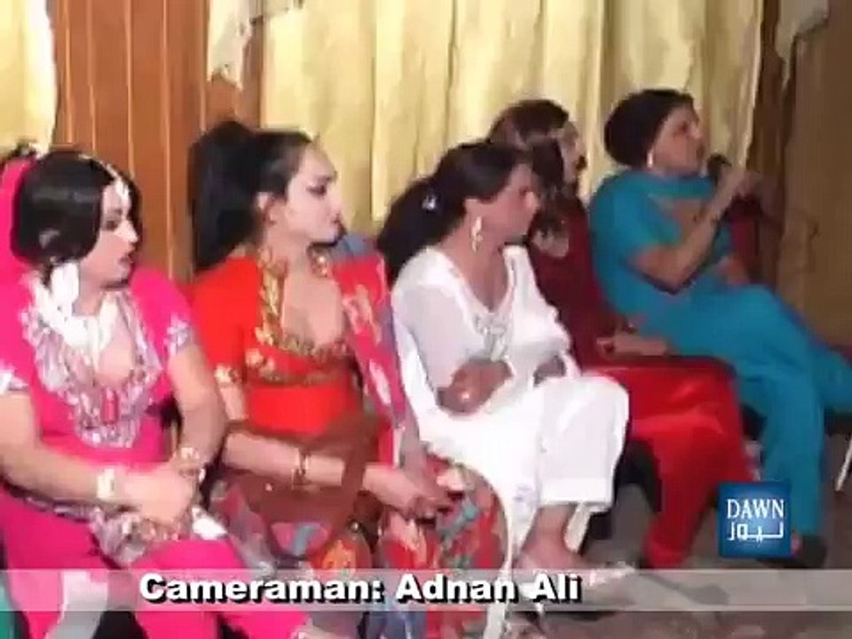 Pakistan- Mansehra Report Shemale observe a ceremony handover a Guru-DAWN TV