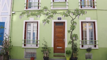 Wandering on Paris' most secret (and unique) streets