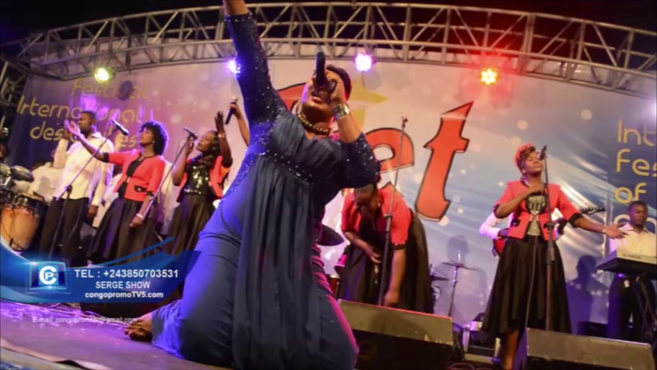 Soeur L'or MBONGO chante comme un ange et fait couler les larmes du public au Fiet suivons....