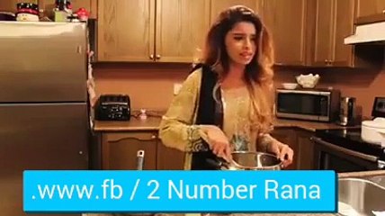 Larky ny lrki ko okaat dikhaa di