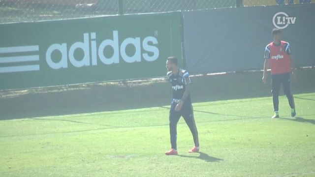 Leandro Pereira e Kelvin formam boa dupla e fazem golaços em treino