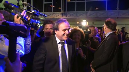 Michel Platini se candidata à presidência da Fifa