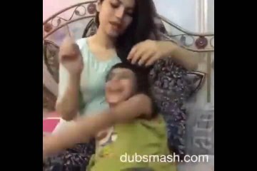 نیلم منیر کی بچے کے ساتھ ویڈیو