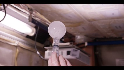 Un cachet effervescent dissous en apesanteur