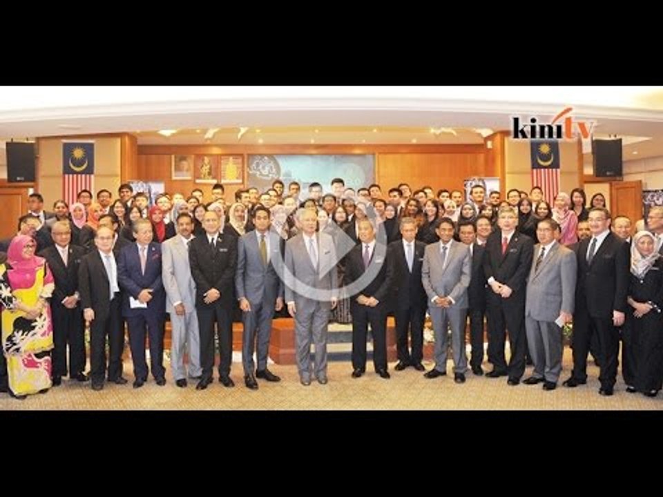 Rombakan kabinet: 4 menteri, 1 timbalan gugur