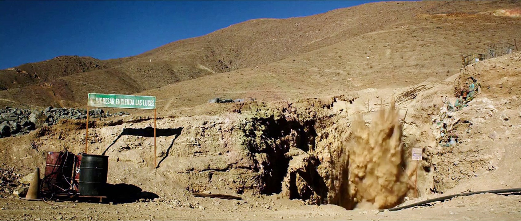 The 33 (2015) - Official Trailer (Spanish Subtitled) [VO-HD]