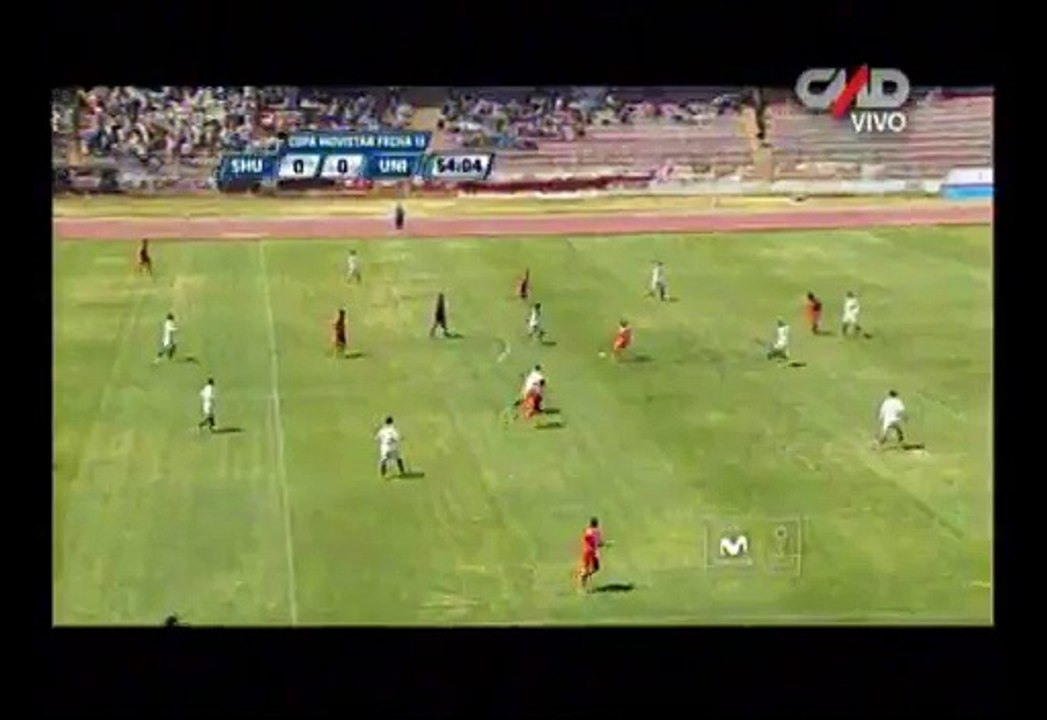 Universitario de Deportes vs. Sport Huancayo: el palo salvó a los cremas (VIDEO)