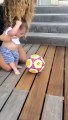 Mira cómo el bebé de Shakira y Piqué patea el balón a los 6 meses