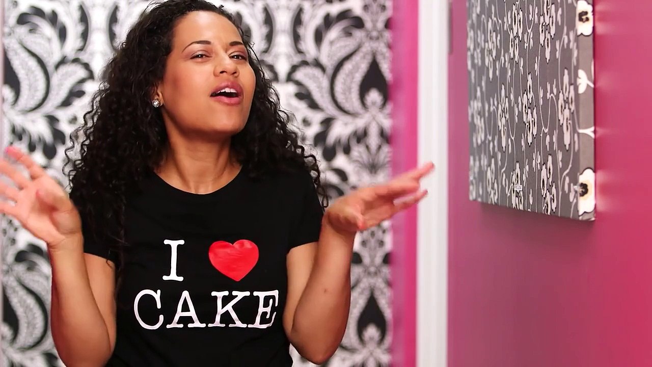 How To Cake A T-SHIRT CAKE! Stacked chocolate and banana cakes covered in fondant!