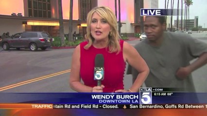 Videobomber scrares Tv Reporter Woman like never seen before!
