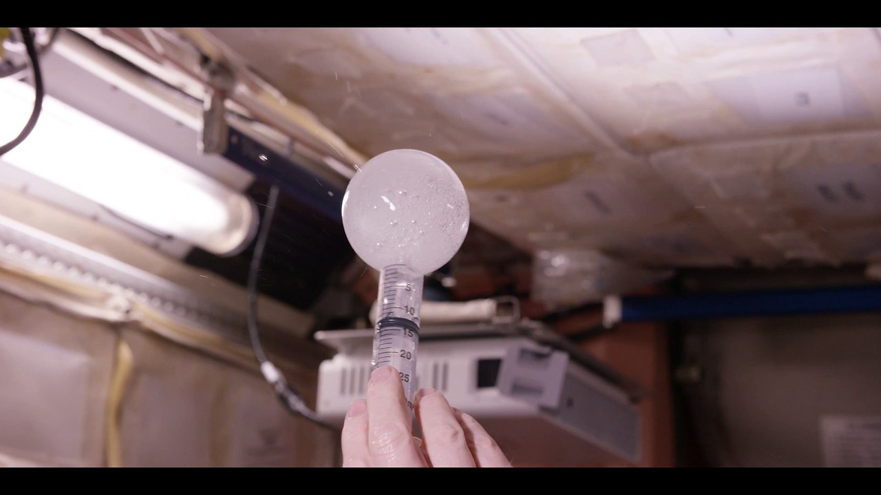 Dissoudre une pastille effervescente dans l'espace - Expérience ISS NASA