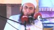 Moulana Tariq Jameel prays for Allah's mercy after address.