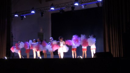 les 6/7 ans (pom pom girls)Gala de danse du 20 JUIN 2015 ESTISSAC