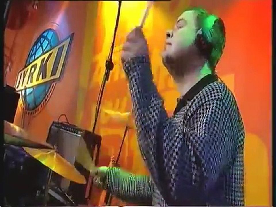 Aknestik, "Suomirokkia" (Livenä Jyrkissä 1998)