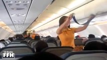 Spaß über den Wolken: Stewardessen tanzen Sicherheitshinweise vor...