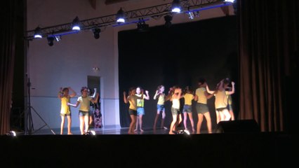 les 8/9 ans( la vie du bon côté) Gala de danse du 20 JUIN 2015 ESTISSAC