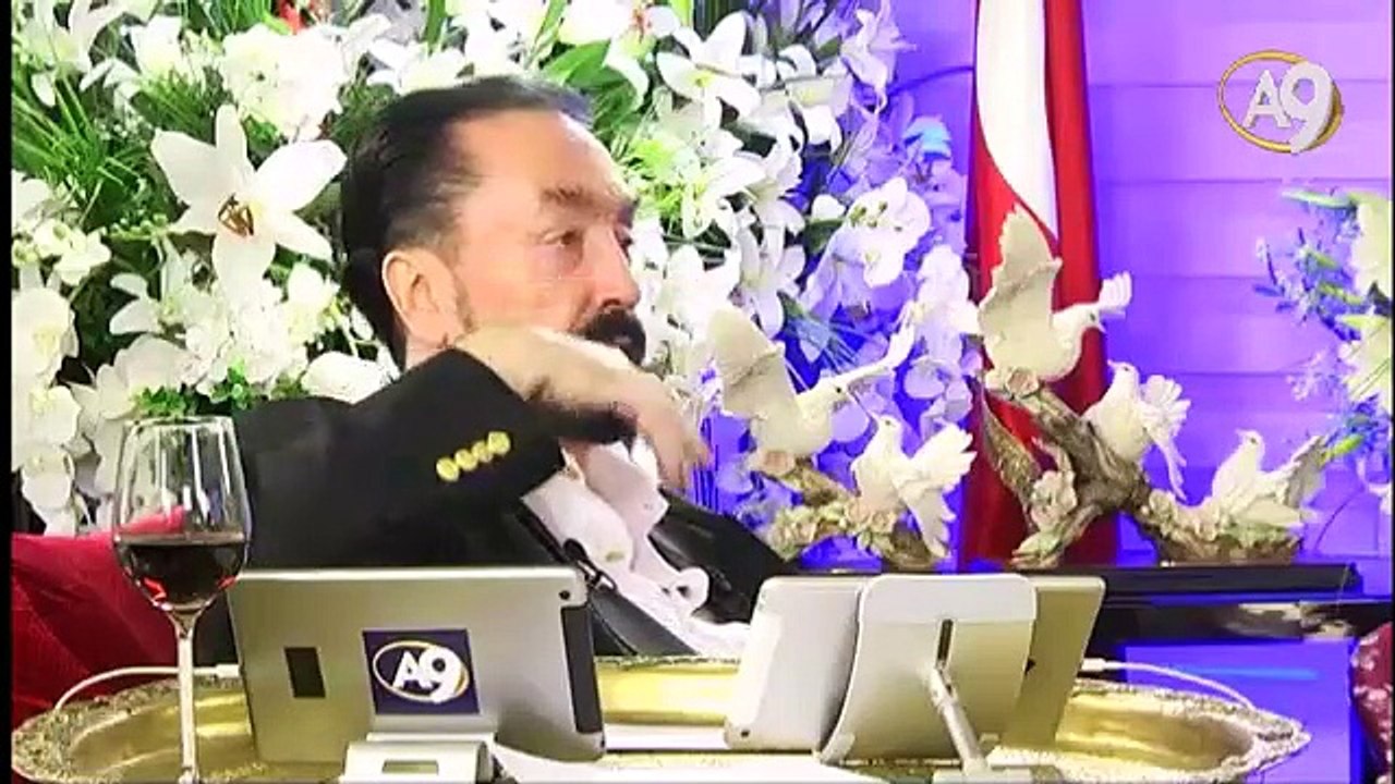 Kabe'nin yanındaki saat kulesi ve Mekke'deki tüneller Hz. Mehdi (as)’ın çıkış alametidir.