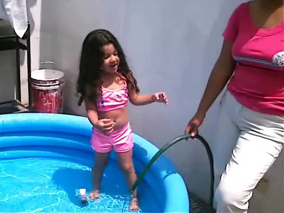 alan - mi yessa en la piscina