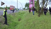 Calais : les migrants prêts à tout au péril de leur vie