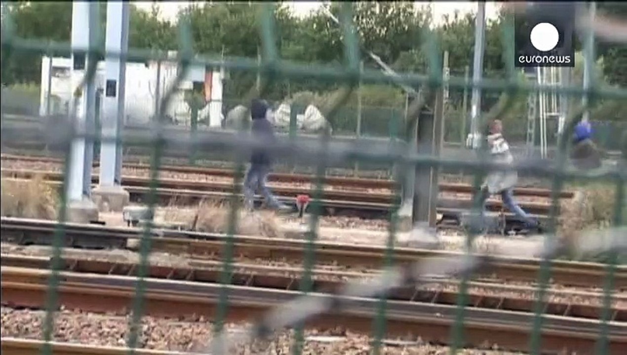 Illegale Einwanderer stürmen Kanaltunnel