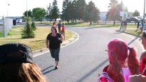 Kelly Clarkson Arrives at Sudbury Airport and Greets Fans